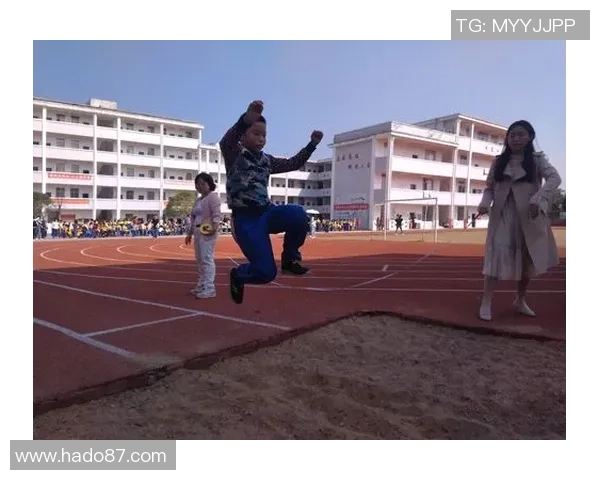 帅气球星足球绘画展现运动激情与青春魅力艺术之美 帅气球星足球绘画展现运动激情与青春魅力艺术之美